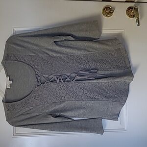 Women's 3/4-sleeve top, size M.